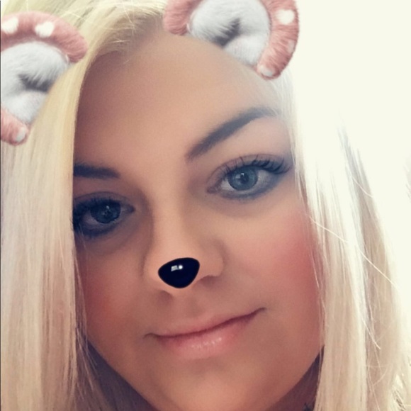 Profile Picture of Ashley Gerlach (@ashrn80) on Poshmark