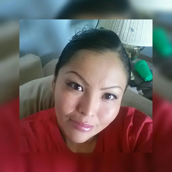 Profile Picture of Kimberly Mariano (@kimmie22km) on Poshmark