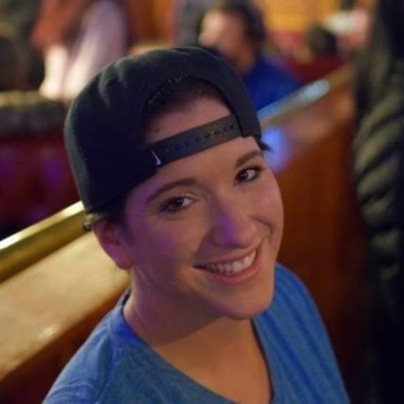 Profile Picture of Kate Bearup (@bearupka) on Poshmark