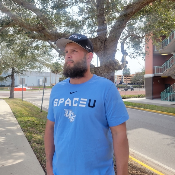 Profile Picture of Eric Batson (@bowbow369) on Poshmark