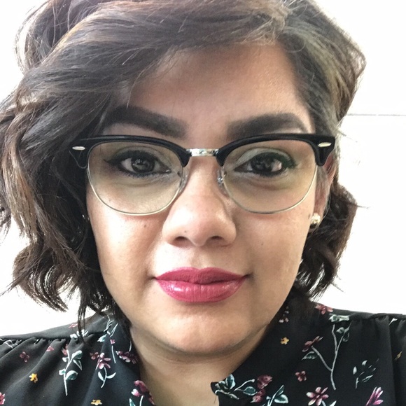 Profile Picture of Mayra Escontrias (@mayrae85) on Poshmark