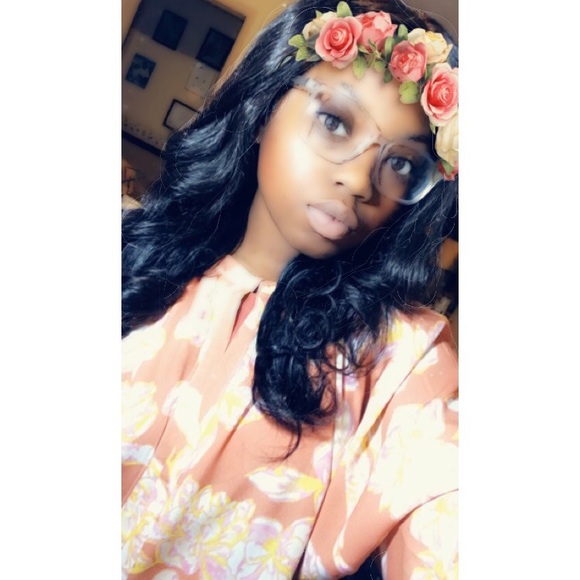 Profile Picture of Raven Thomas (@lovelyraee) on Poshmark