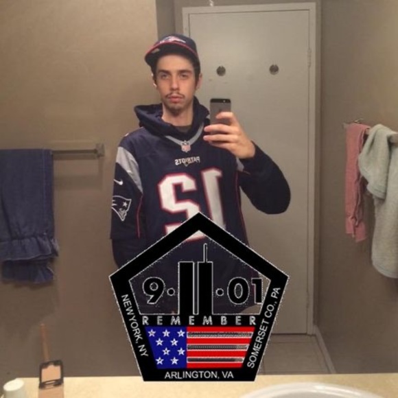 Profile Picture of Stephen Nichols (@steve80112_94) on Poshmark