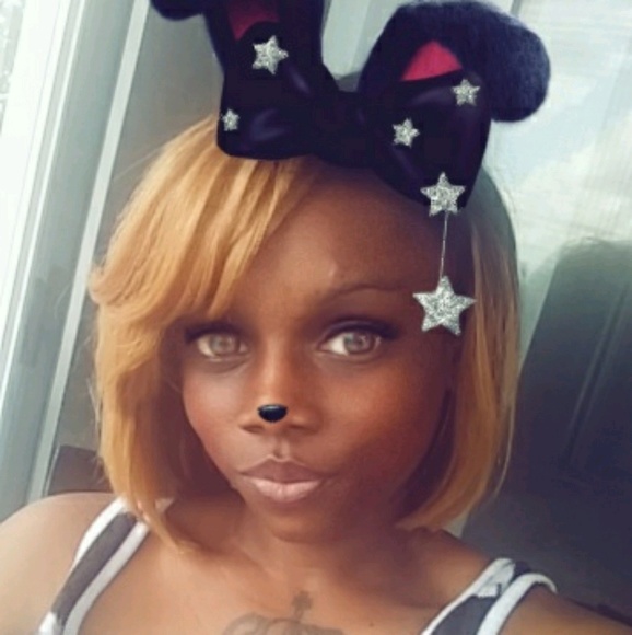 Profile Picture of Simone Taylor (@peyton12216) on Poshmark