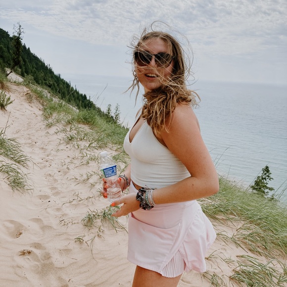 Profile Picture of Keira Gunnerson (@keiragunnerson) on Poshmark