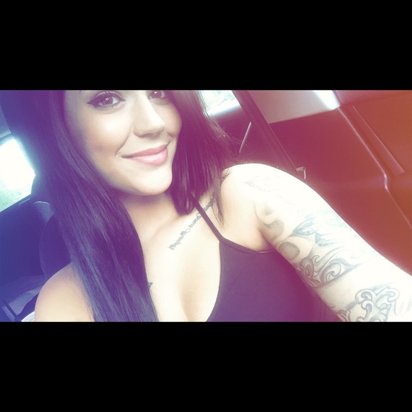Profile Picture of Cassi Perry (@cassikathryn) on Poshmark