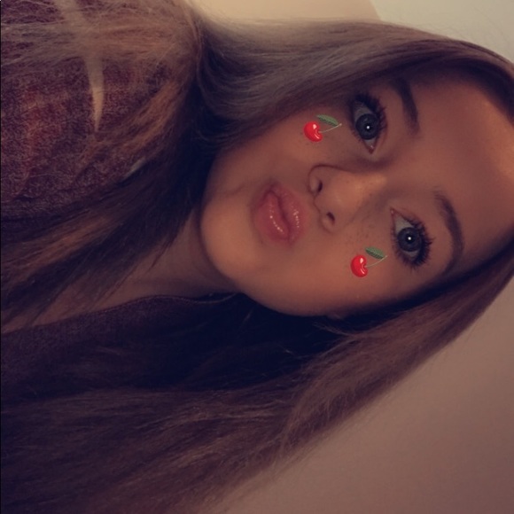 Taylor Ridenour - Poshmark Profile Picture of Taylor Ridenour (@taylorridenour) on Poshmark