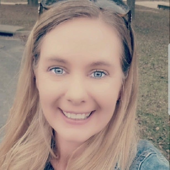 Profile Picture of Michelle Fowler (@michellefowl841) on Poshmark