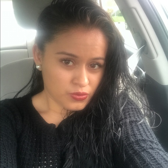 Profile Picture of Yesenia Abrego (@abrego1992) on Poshmark