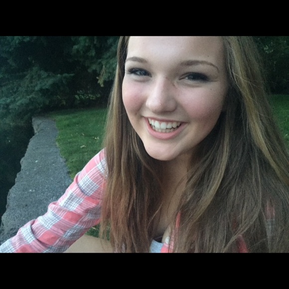 Profile Picture of Hannah Slye (@hannahslye) on Poshmark