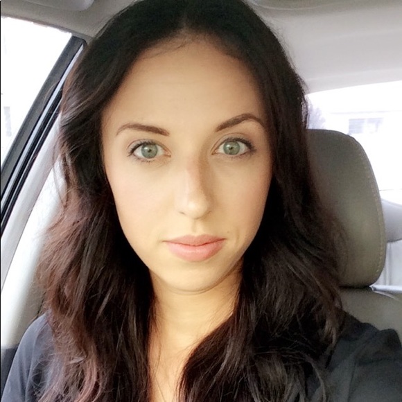 Profile Picture of Liya Oleynik (@loleynik) on Poshmark