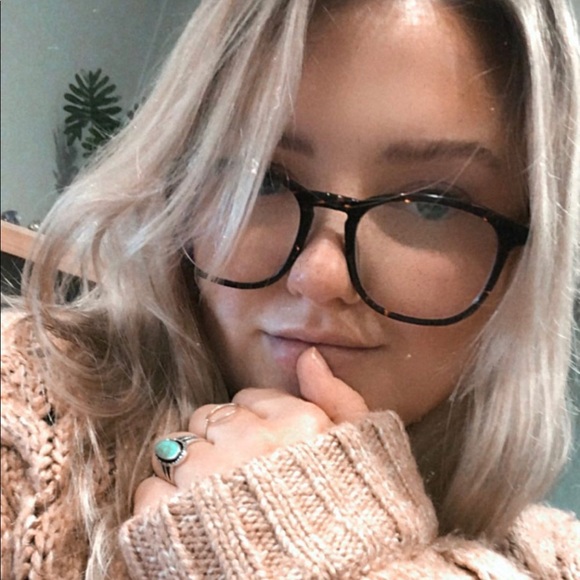 Leah Tivnan - Poshmark Profile Picture of Leah Tivnan (@leah_tivnan) on Poshmark
