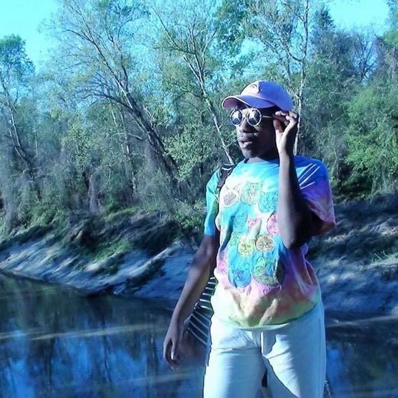 Profile Picture of Esiason Anderson (@esiasonanderson) on Poshmark