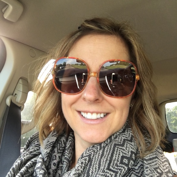 Profile Picture of Katie Schwope (@layeredthreads) on Poshmark