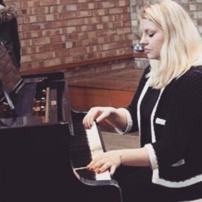 Profile Picture of Claire Fleming (@CFlemingMusic) on Twitter