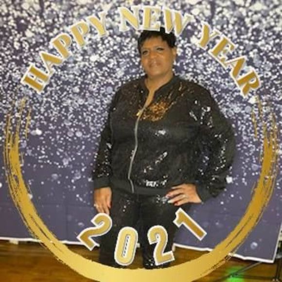 Profile Picture of Enollia Hunter-mahone (@azuri08) on Poshmark