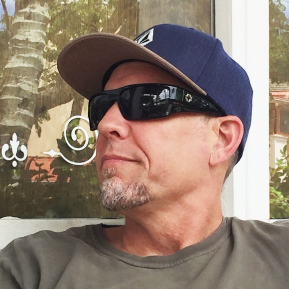 Profile Picture of Gary Robbins (@garybrobbins) on Poshmark