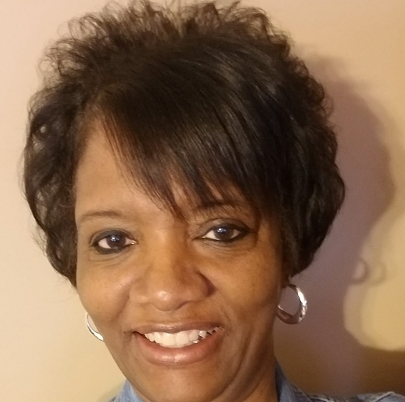 Profile Picture of Glynis Williams (@purplewill) on Poshmark