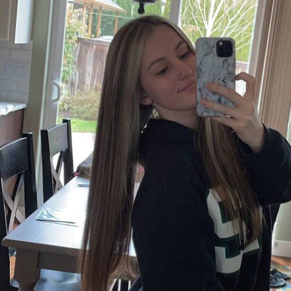 Profile Picture of Paige Saunders (@paigesaunder336) on Poshmark