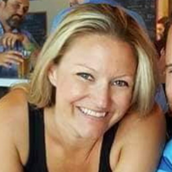 Profile Picture of Ashlee Steiner (@ashleesteiner) on Poshmark