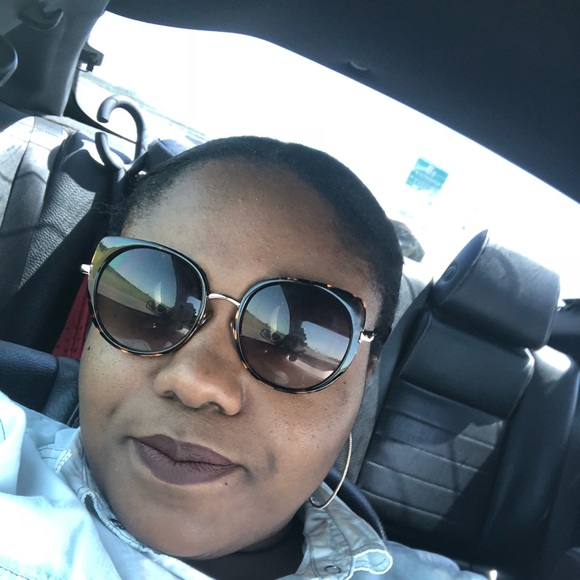 Profile Picture of Aricia Octave (@aricia08) on Poshmark