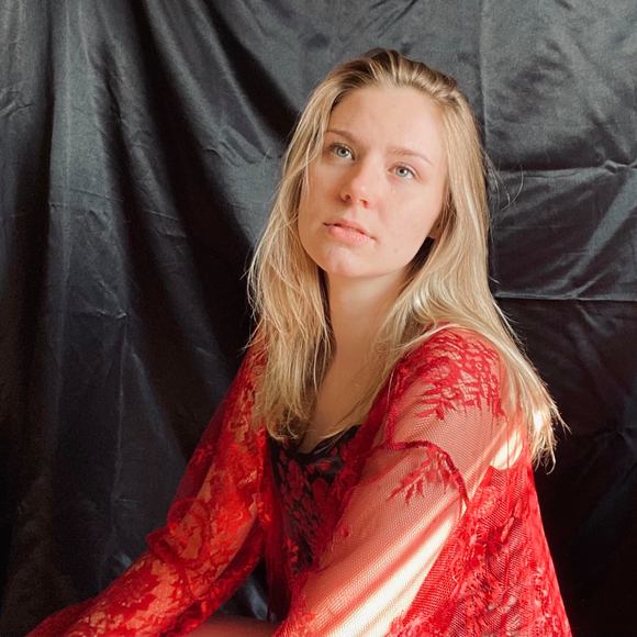 Profile Picture of Miranda Pautzke (@mirandapautzke) on Poshmark