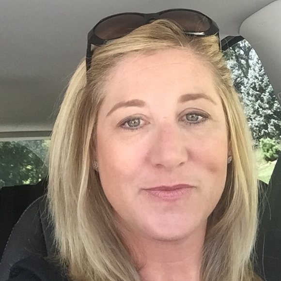 Profile Picture of Nancy Brown (@nancybrown421) on Poshmark