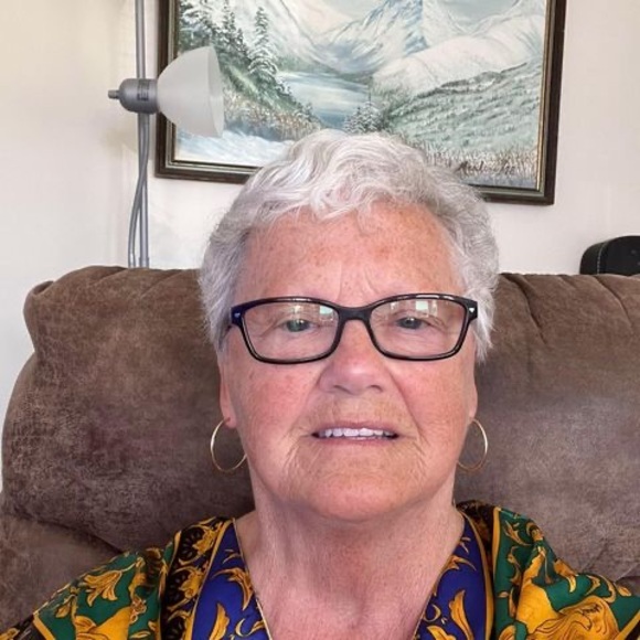 Profile Picture of Marlene Speers (@mnspeersagogo) on Poshmark