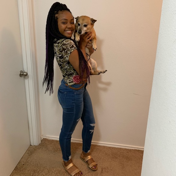 Profile Picture of Serenity Williams (@xoxserenity) on Poshmark