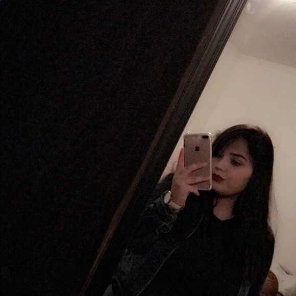 Profile Picture of Flor Palos (@florpalos21) on Poshmark