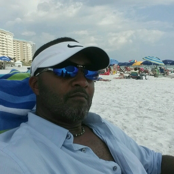 Profile Picture of David Braden (@davidcbraden) on Poshmark