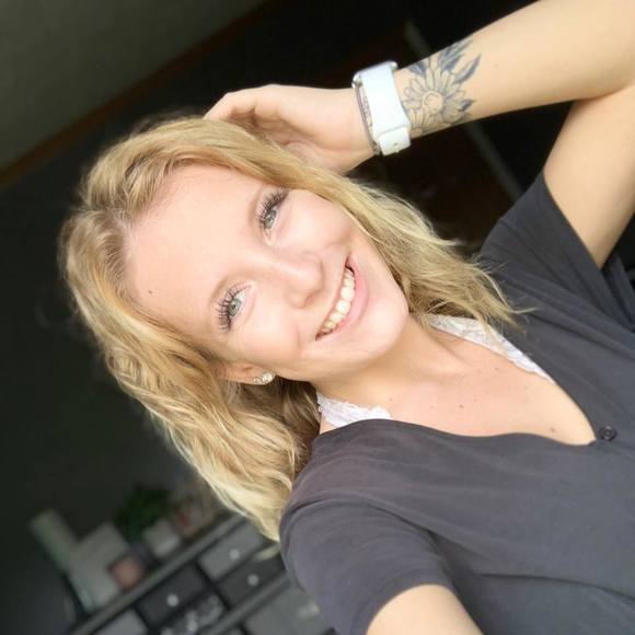 Profile Picture of Sierra Zarnosky (@sierra_zarnosky) on Poshmark