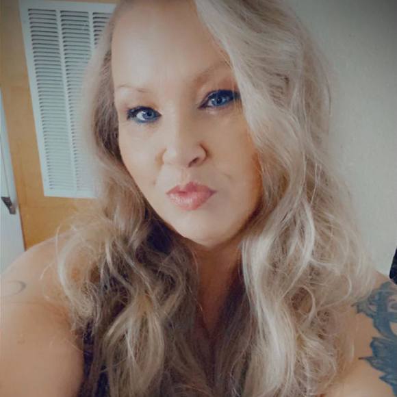Profile Picture of Debbie Grupy (@debbiegrupy) on Poshmark