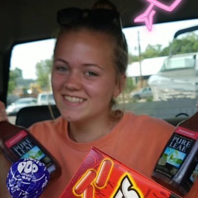 Profile Picture of Stephanie Larson (@stephlarson20) on Twitter
