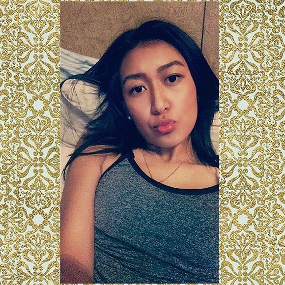 Profile Picture of Daorine Bounyaseng (@daorineeeb) on Poshmark