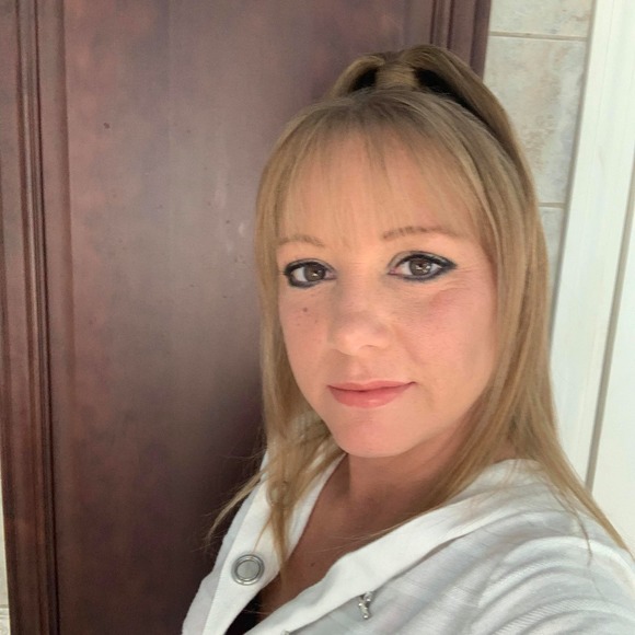 Profile Picture of Billye Reynolds (@billyereynolds) on Poshmark