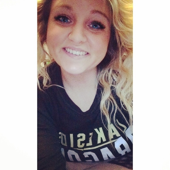 Profile Picture of Mikayla Lesnick (@mikaylalesnick) on Poshmark