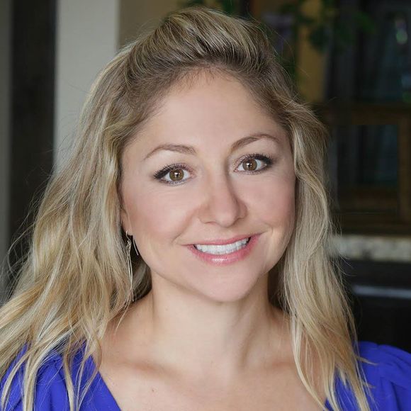 Profile Picture of Davina Lawson (@dlnuggets) on Poshmark