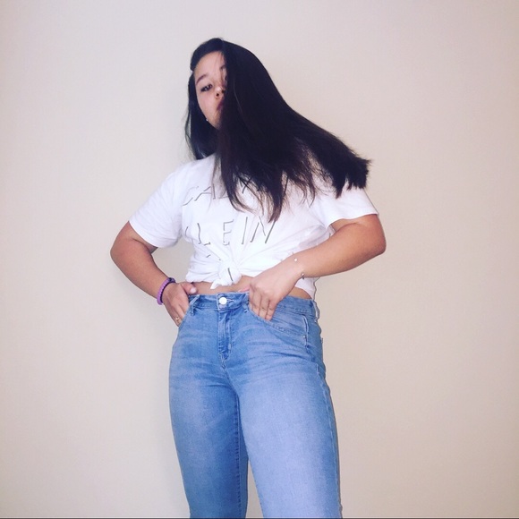 Profile Picture of Julia Leder (@juliacleder) on Poshmark