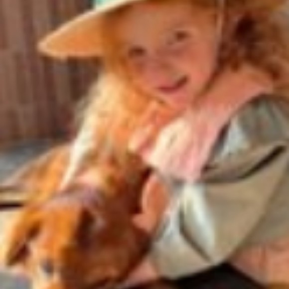 Profile Picture of Chandal Thomas (@afdcw1537) on Poshmark