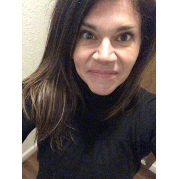 Profile Picture of Kerri Delongchamp (@kdelongchamp) on Poshmark