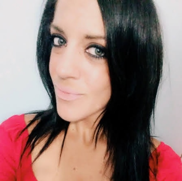 Profile Picture of Lo Coxwell (@lo_coxwell) on Poshmark