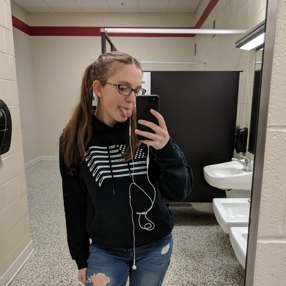 Profile Picture of Savannah Peconge (@savannahpeco) on Poshmark