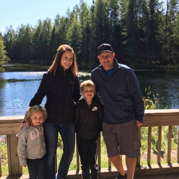 Profile Picture of Lisa Knuth (@eetah) on Poshmark