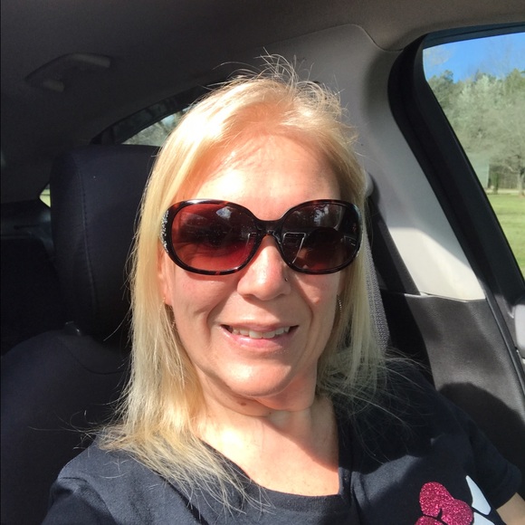 Profile Picture of Heather Trivette (@htrivettecgc) on Poshmark