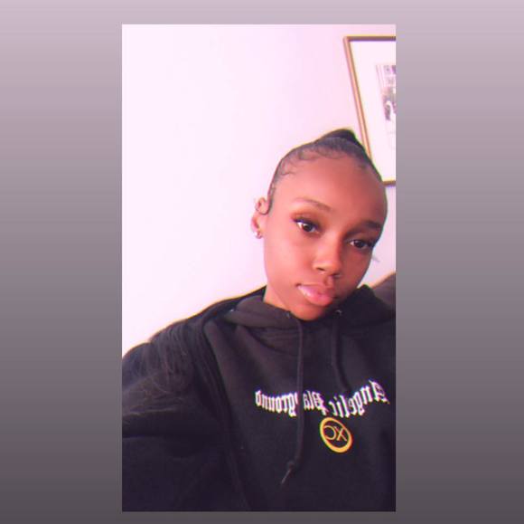 Profile Picture of Röñâēlé Röñâēlé (@ronaele1) on Poshmark