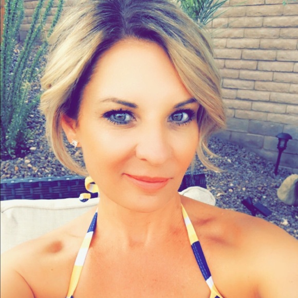 Profile Picture of Cambria Cravy (@ccravy) on Poshmark