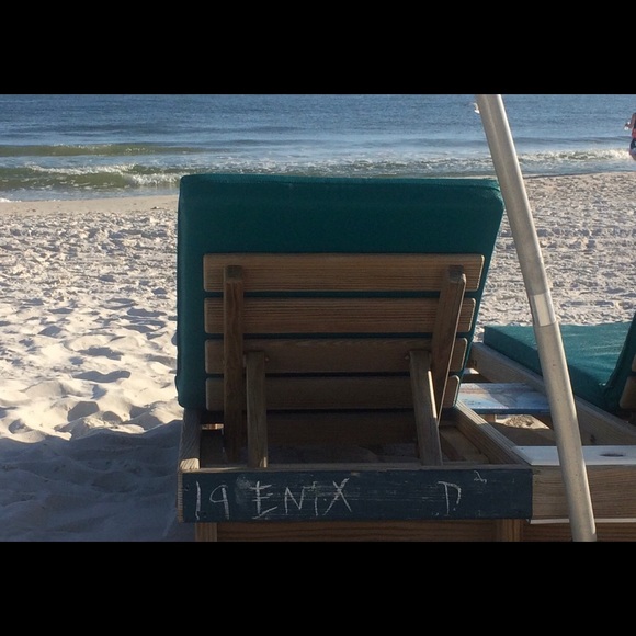 Profile Picture of Lisa Enix (@beach2001) on Poshmark