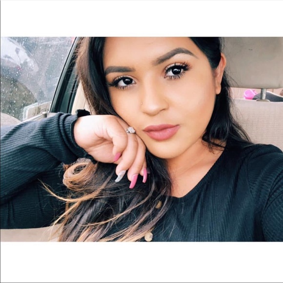 Profile Picture of Karina Guzman (@karinaguzman24) on Poshmark