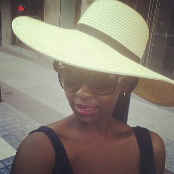 Profile Picture of Vanessa Ndege (@nessssaaaa) on Poshmark